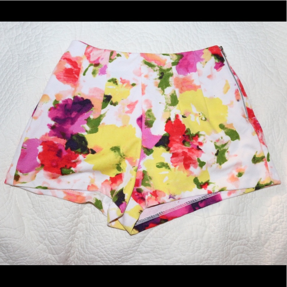 FLORAL HIGH-WAISTED SHORTS